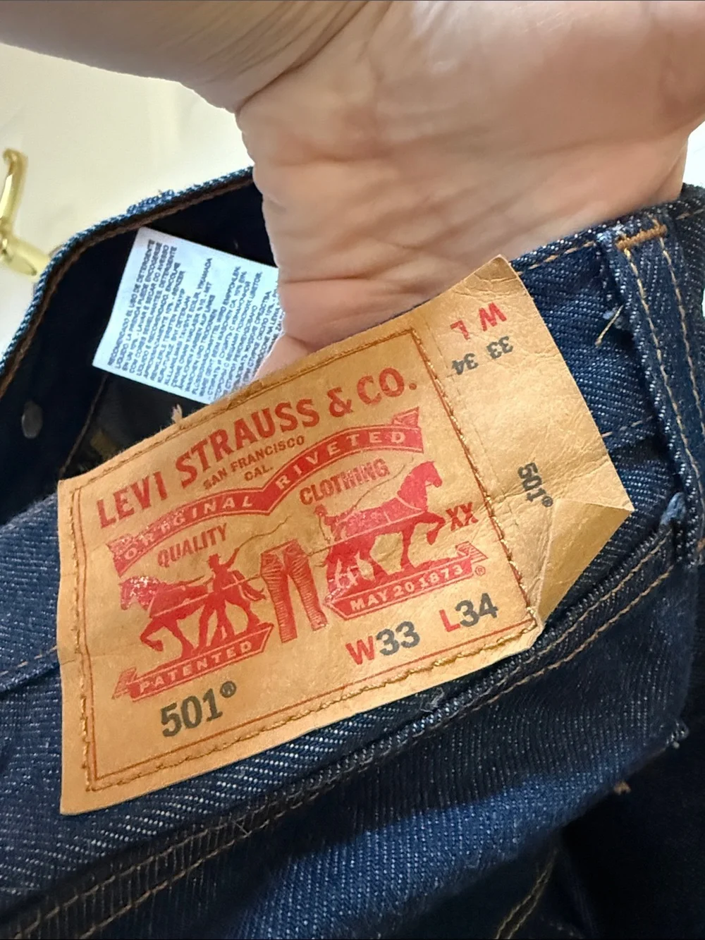 Levi’s 501 Men's Dark Indigo shrink to fit Straight-Leg Jeans, 33x34”